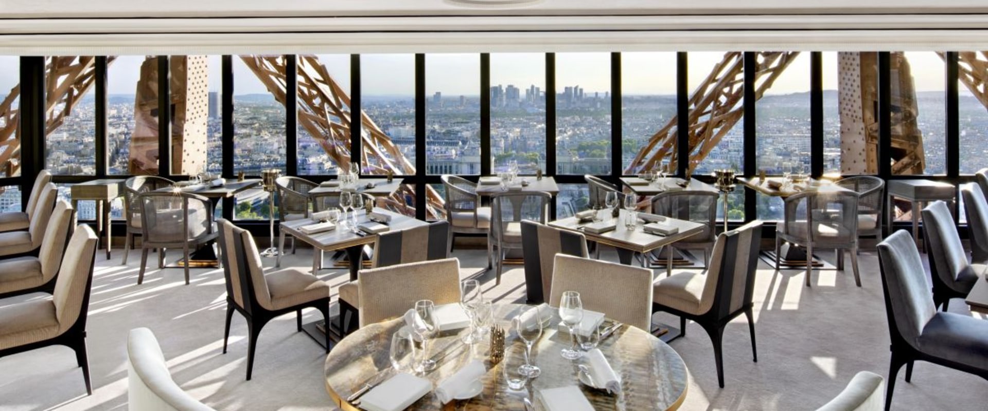 Le Jules Verne : un restaurant gastronomique au cœur de Paris